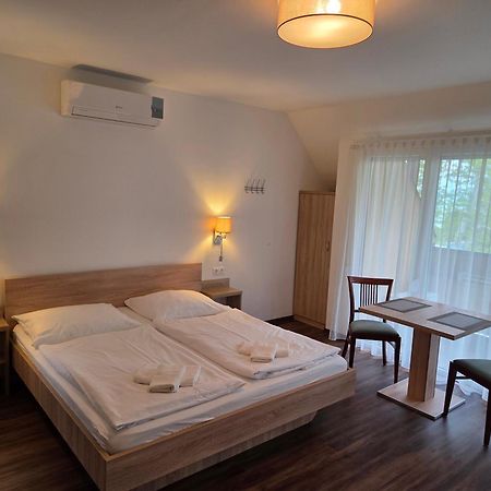 Ádám Apartmanház Siofok Ngoại thất bức ảnh