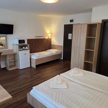 Ádám Apartmanház Siofok Ngoại thất bức ảnh