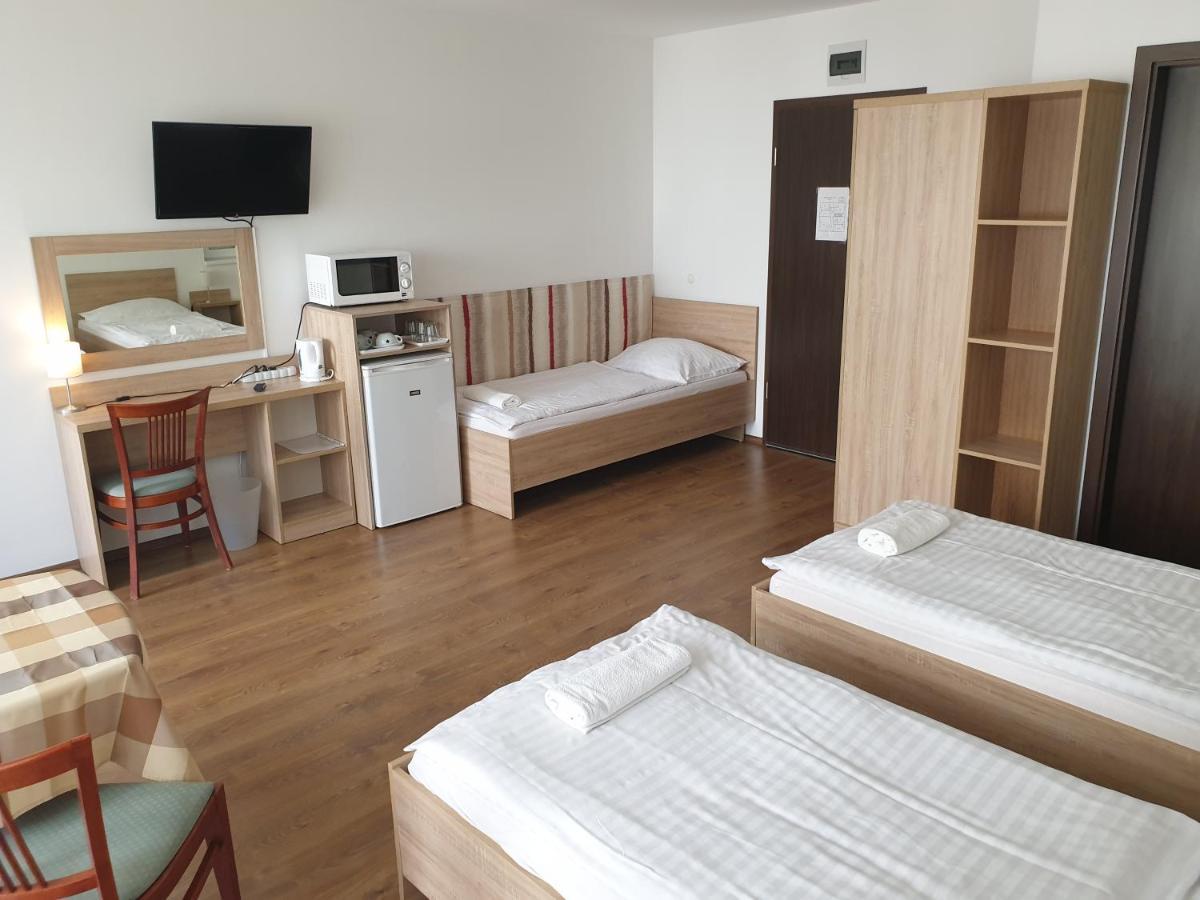 Ádám Apartmanház Siofok Phòng bức ảnh