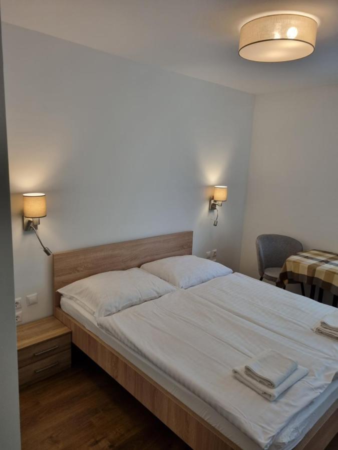 Ádám Apartmanház Siofok Phòng bức ảnh