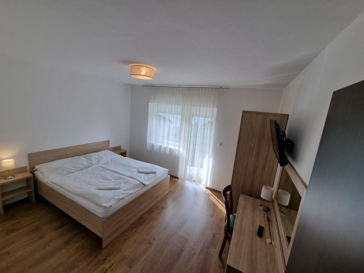 Ádám Apartmanház Siofok Ngoại thất bức ảnh