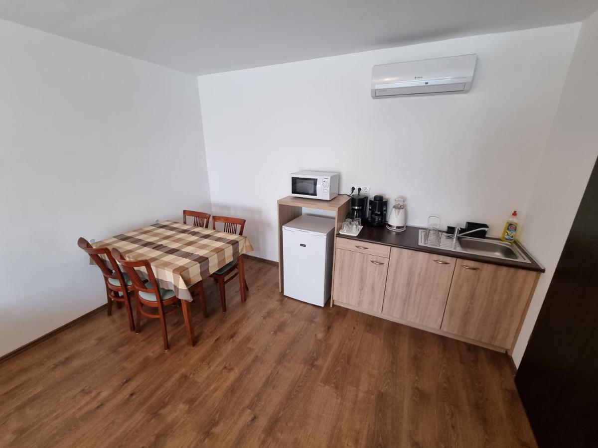 Ádám Apartmanház Siofok Ngoại thất bức ảnh