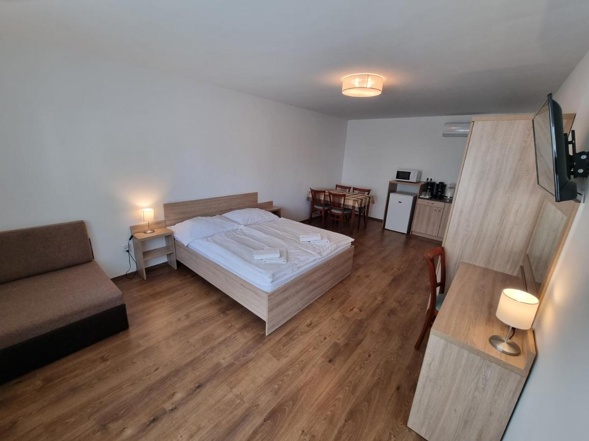Ádám Apartmanház Siofok Ngoại thất bức ảnh