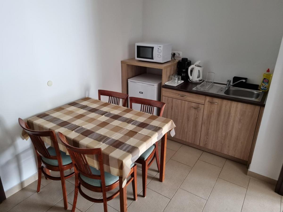 Ádám Apartmanház Siofok Ngoại thất bức ảnh