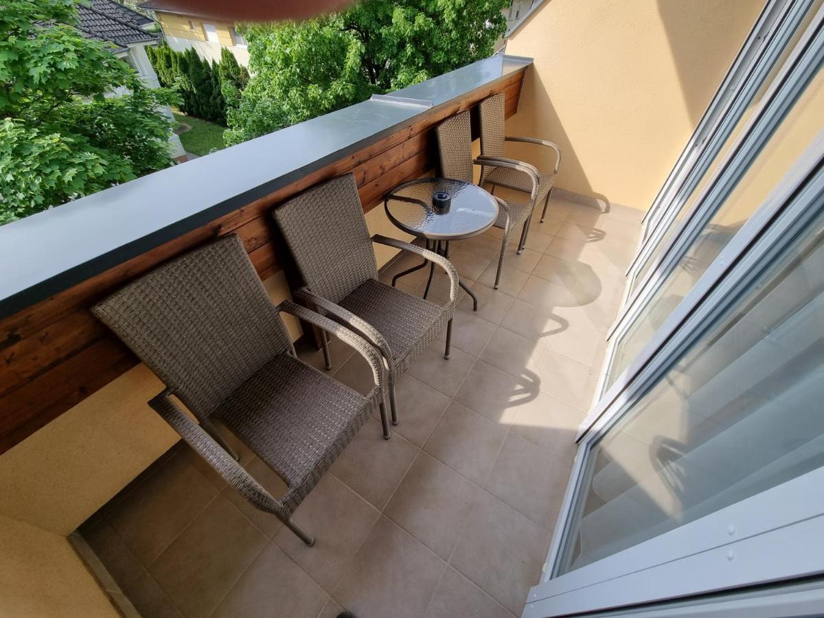 Ádám Apartmanház Siofok Phòng bức ảnh