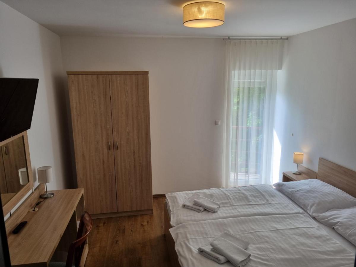 Ádám Apartmanház Siofok Ngoại thất bức ảnh