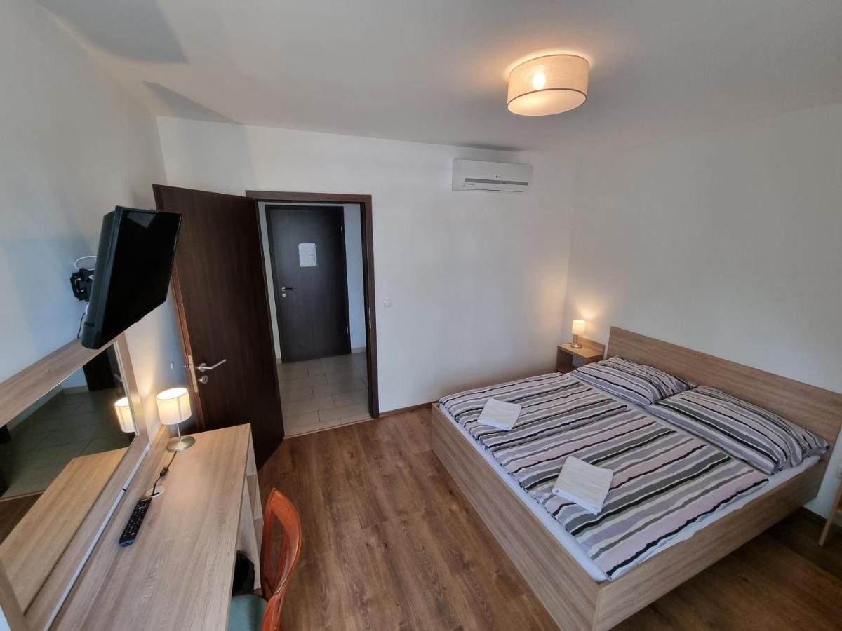 Ádám Apartmanház Siofok Ngoại thất bức ảnh