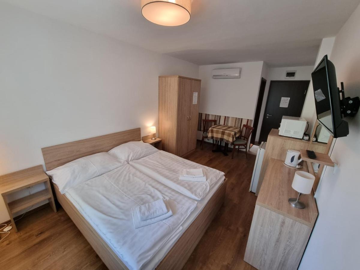 Ádám Apartmanház Siofok Phòng bức ảnh
