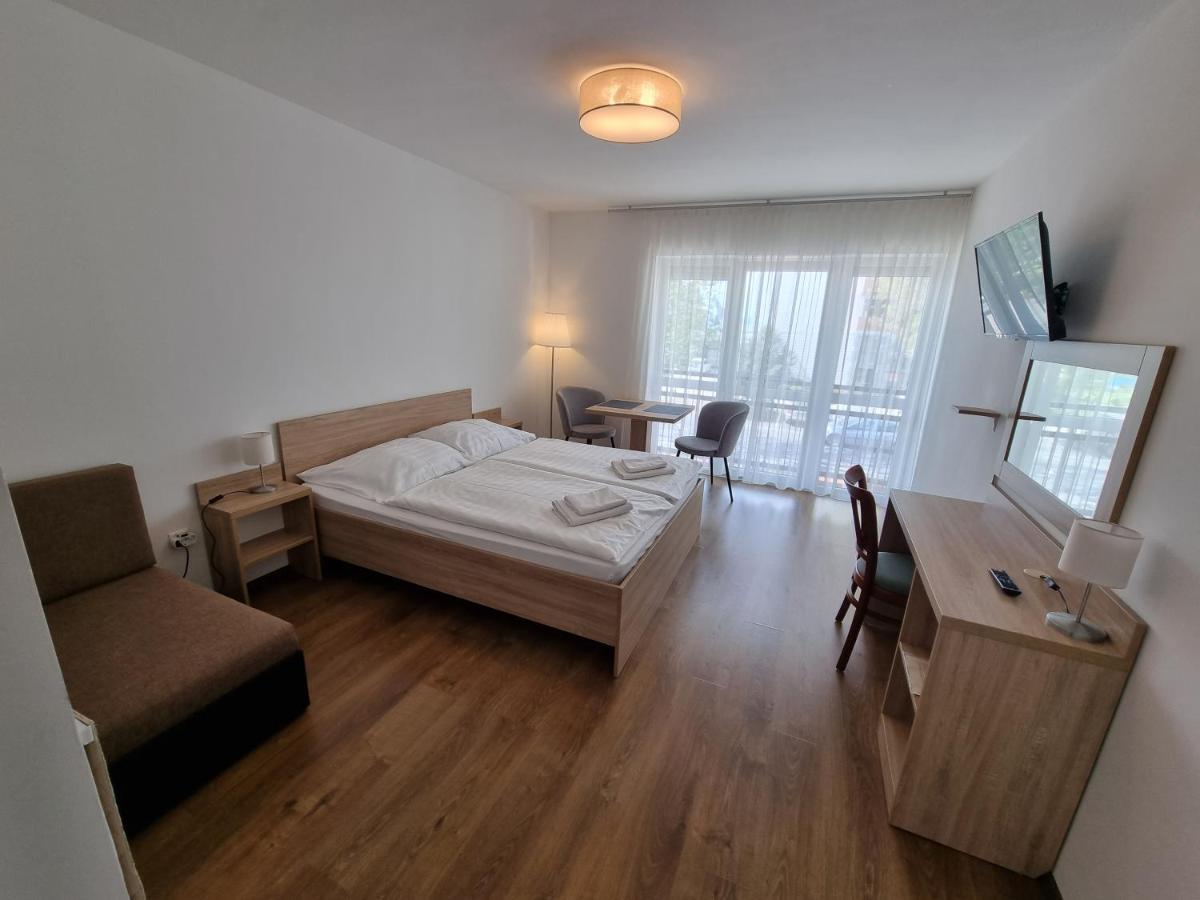 Ádám Apartmanház Siofok Ngoại thất bức ảnh