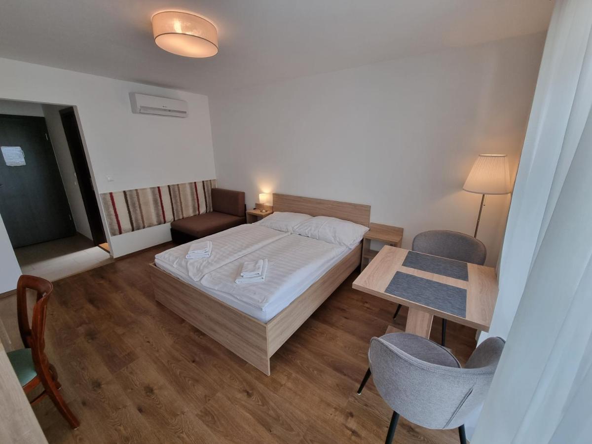 Ádám Apartmanház Siofok Ngoại thất bức ảnh