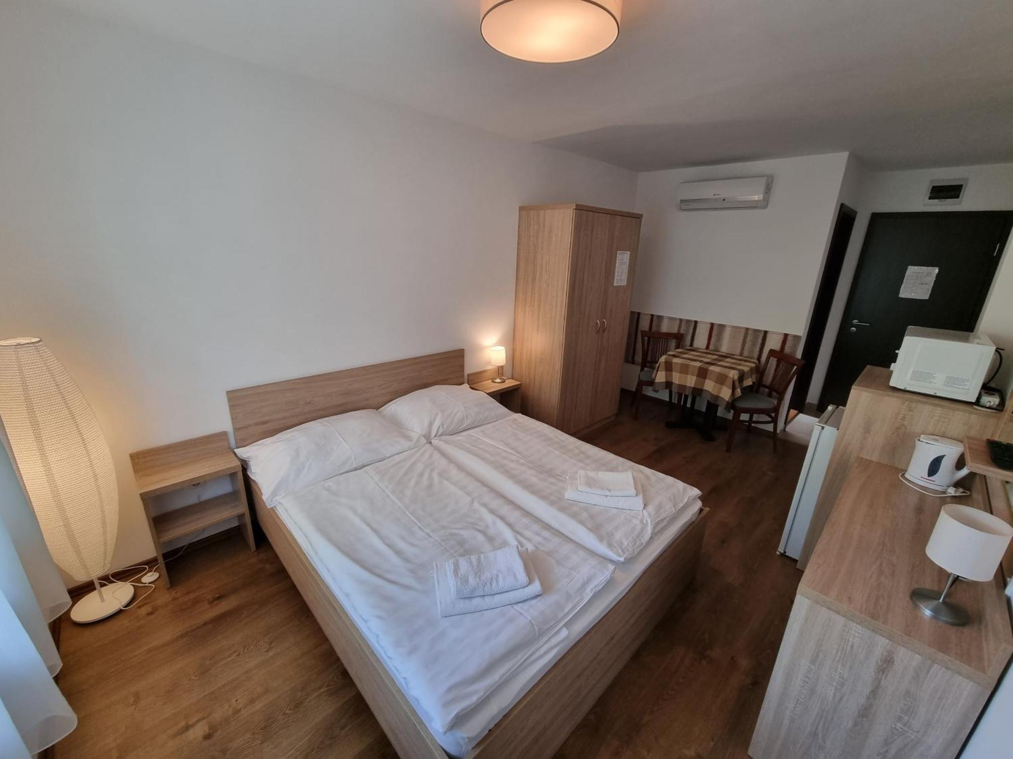 Ádám Apartmanház Siofok Phòng bức ảnh