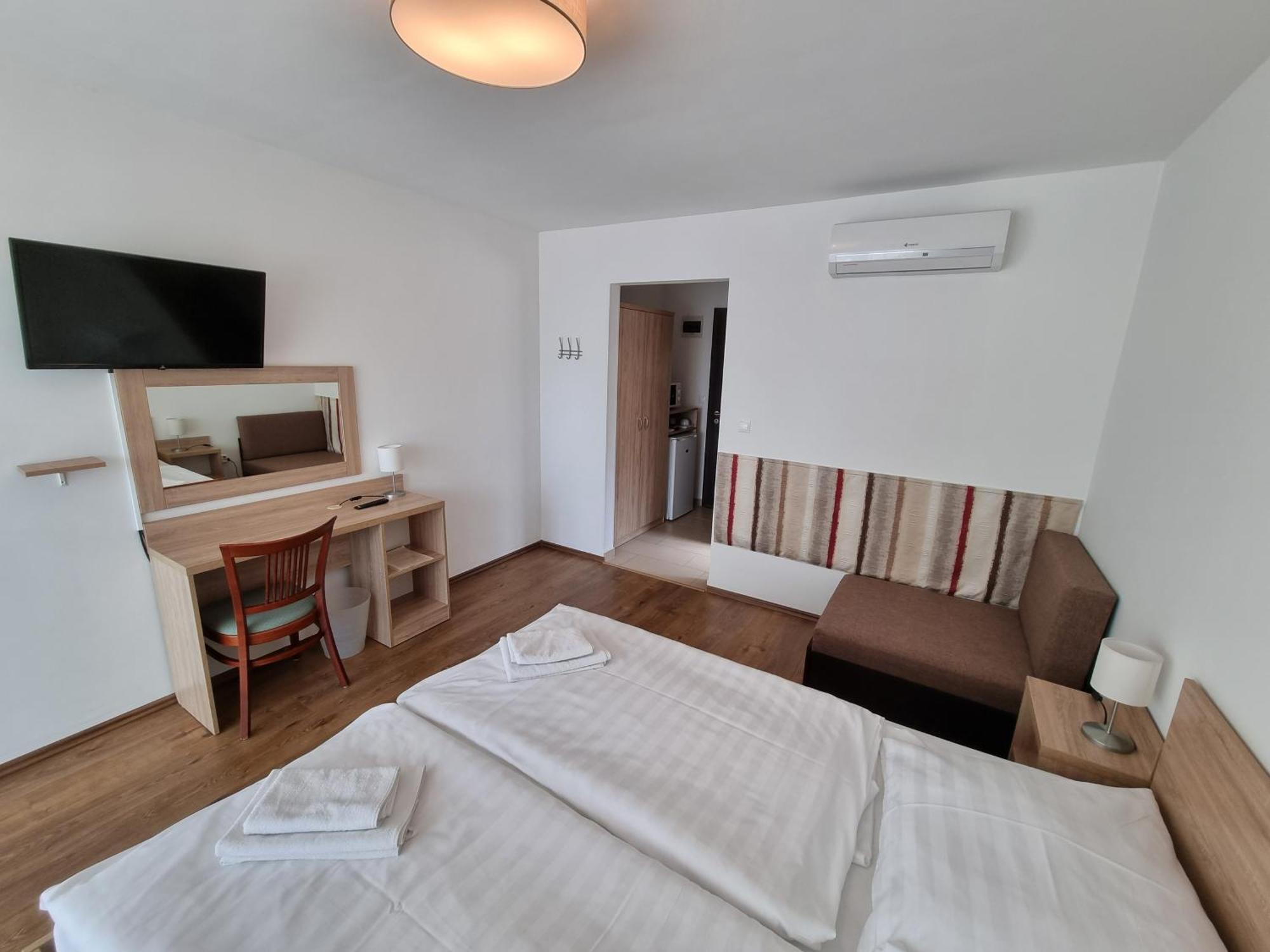 Ádám Apartmanház Siofok Phòng bức ảnh