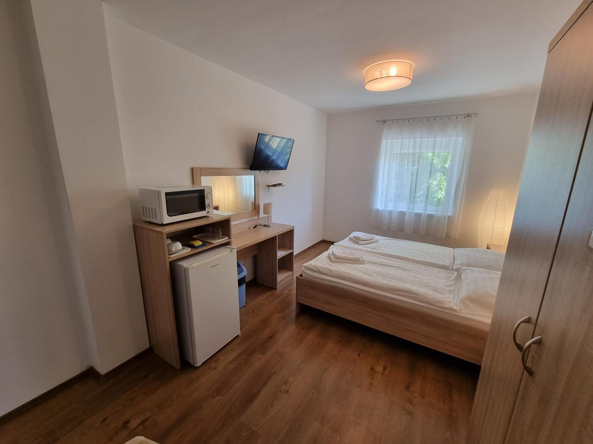 Ádám Apartmanház Siofok Phòng bức ảnh