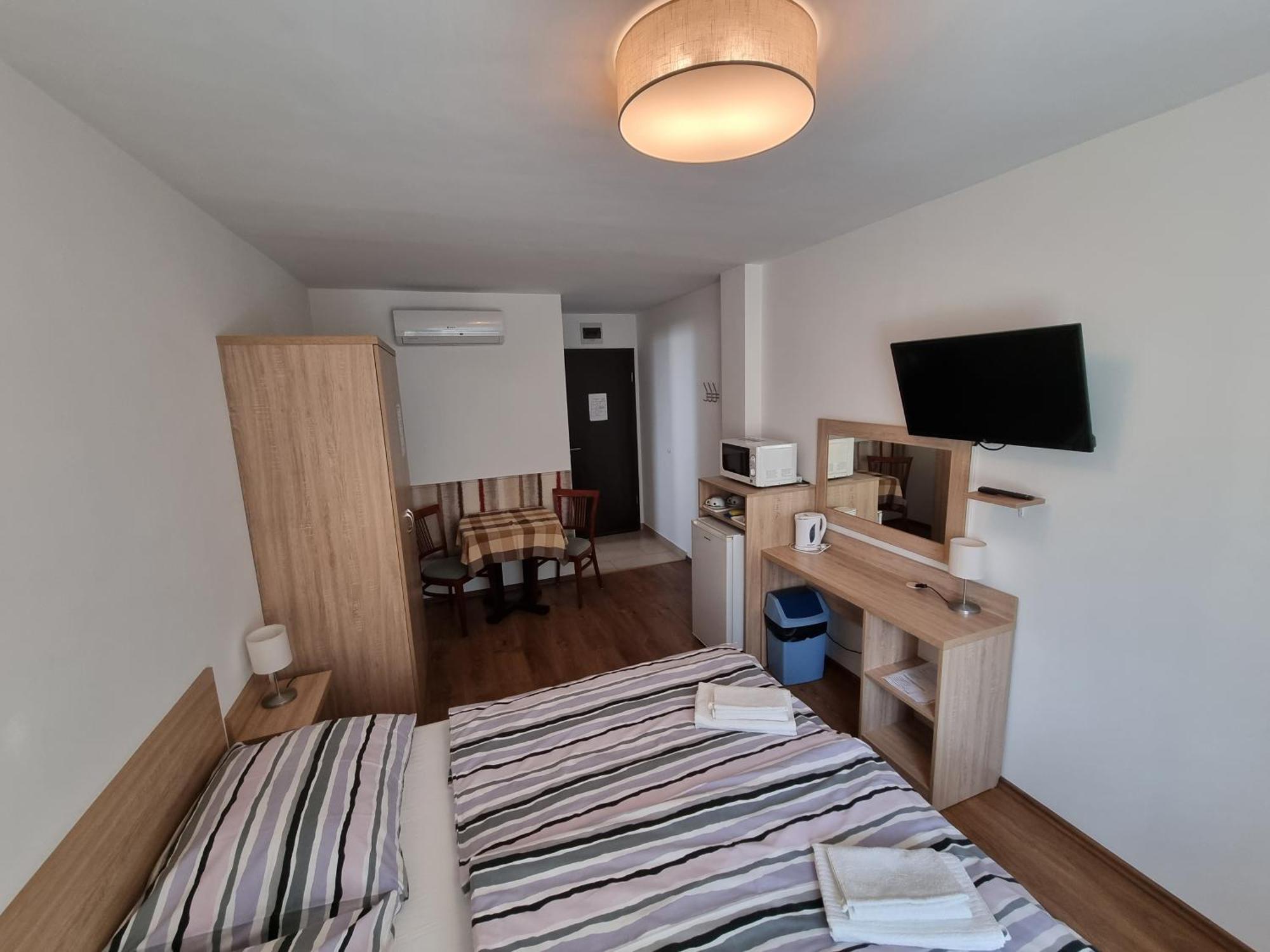 Ádám Apartmanház Siofok Phòng bức ảnh