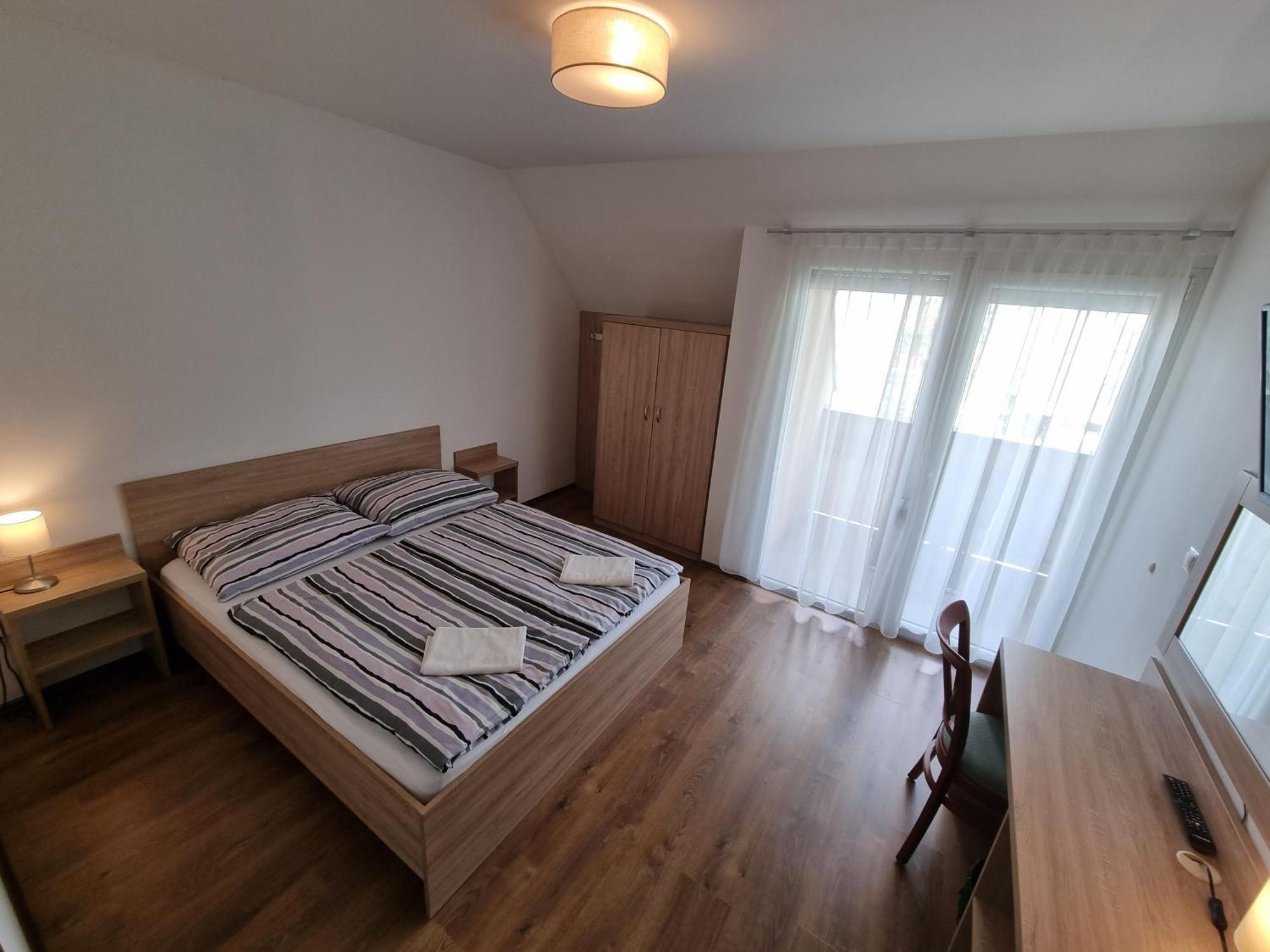 Ádám Apartmanház Siofok Phòng bức ảnh