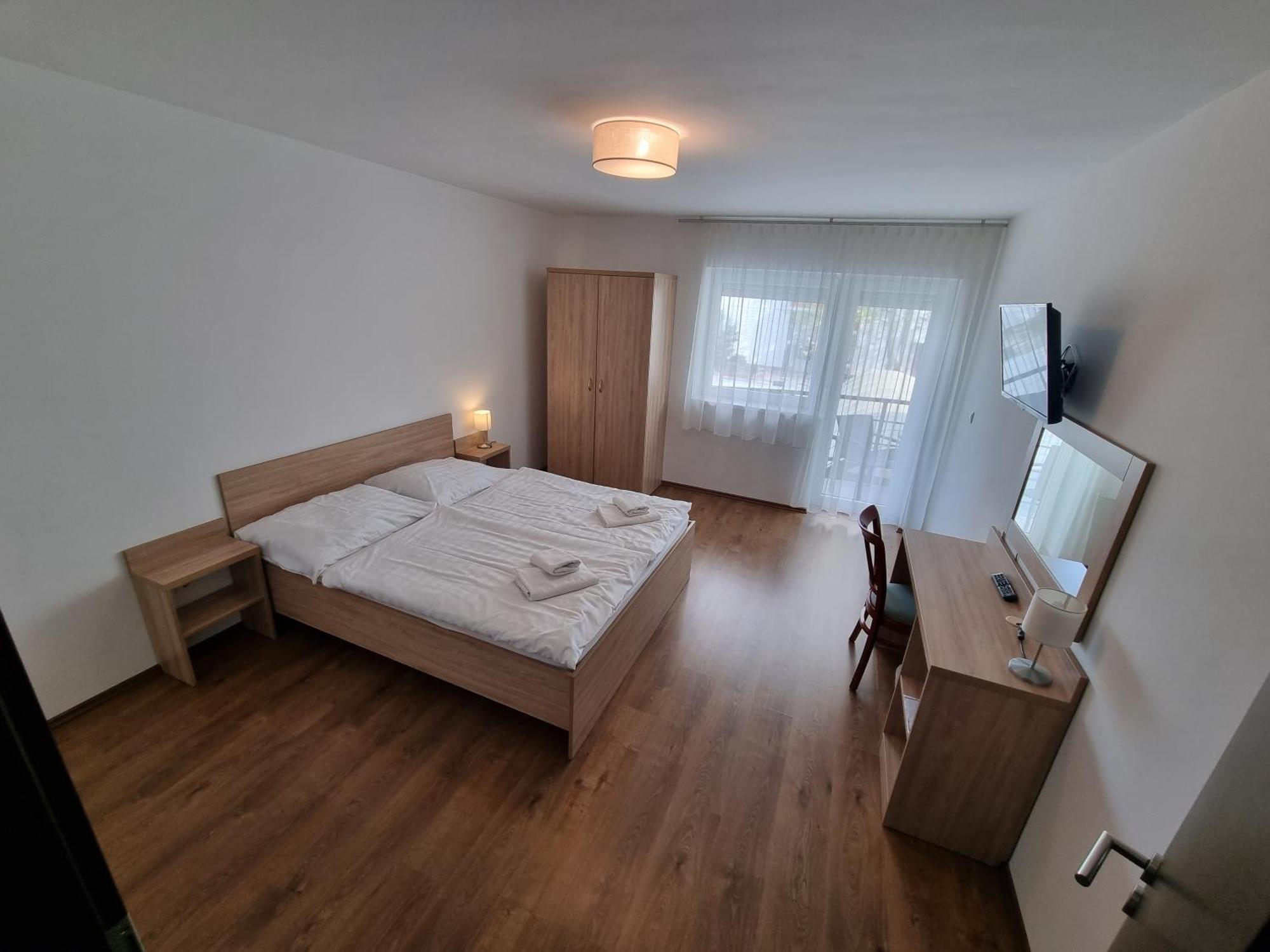 Ádám Apartmanház Siofok Phòng bức ảnh