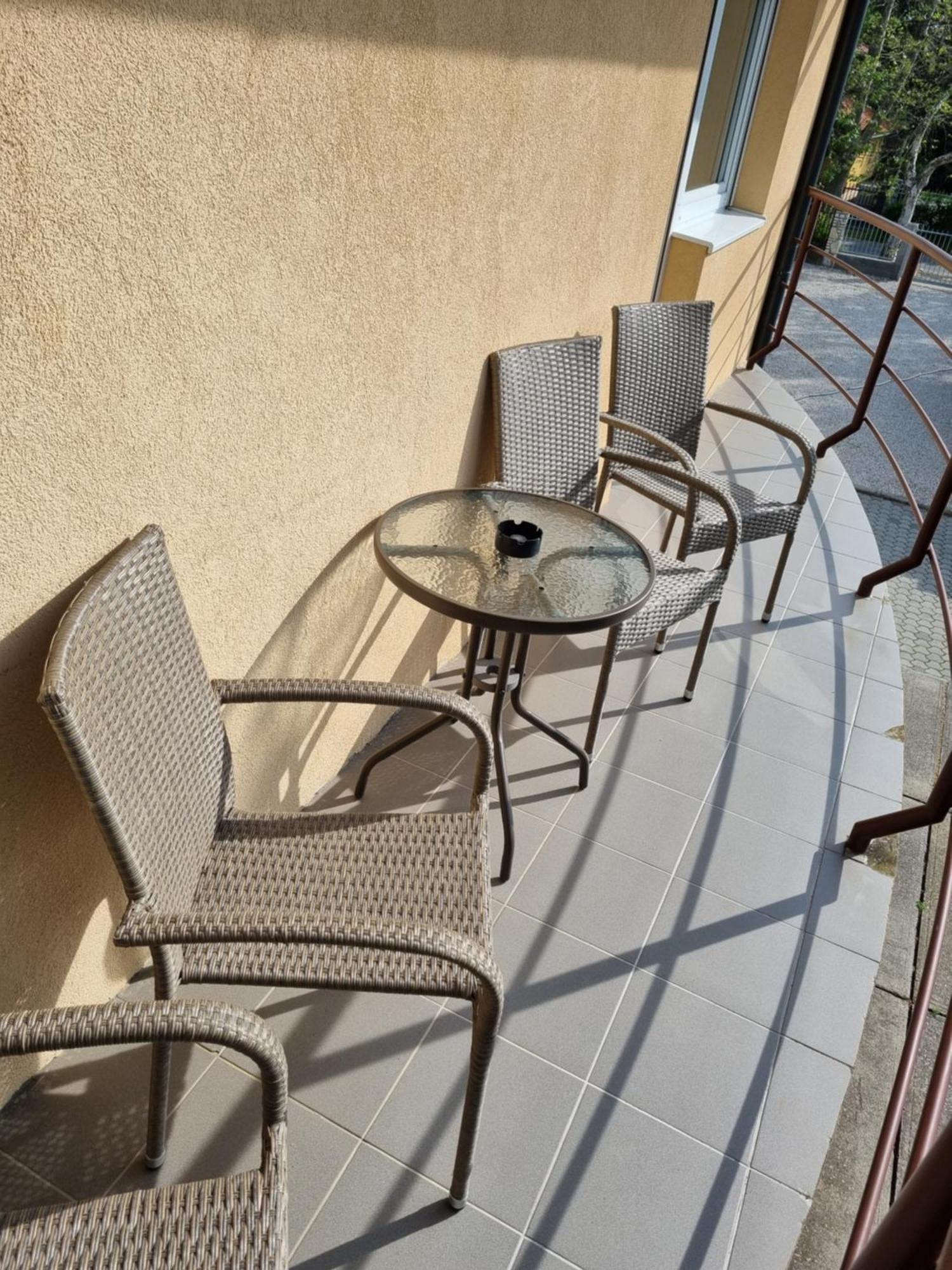 Ádám Apartmanház Siofok Phòng bức ảnh
