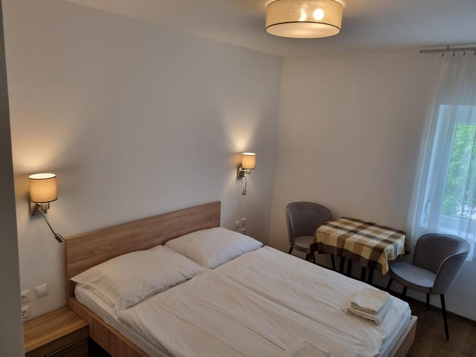 Ádám Apartmanház Siofok Phòng bức ảnh