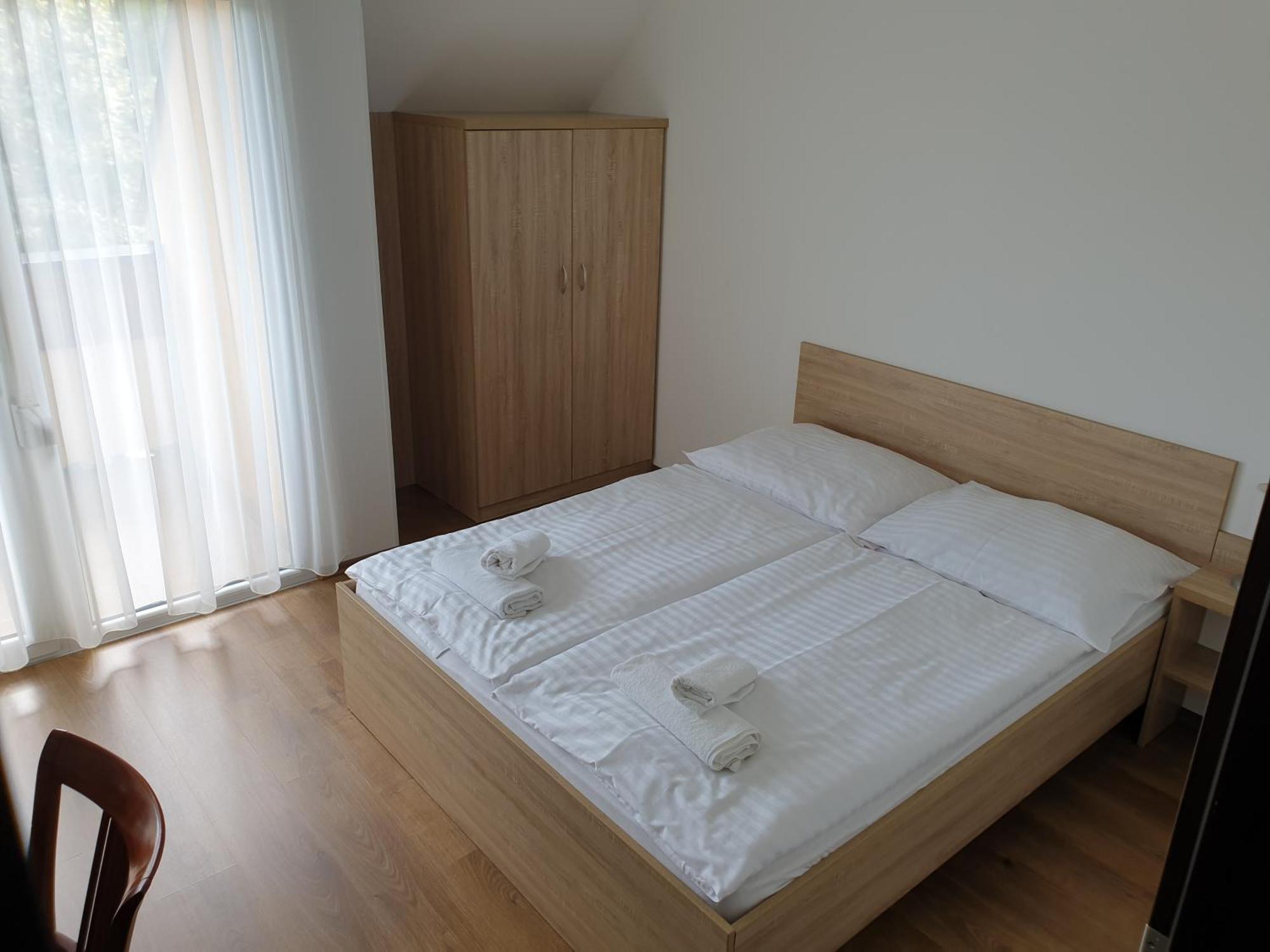 Ádám Apartmanház Siofok Phòng bức ảnh
