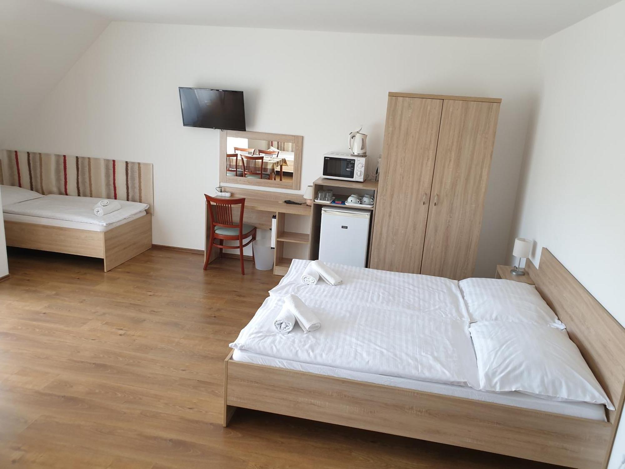 Ádám Apartmanház Siofok Phòng bức ảnh