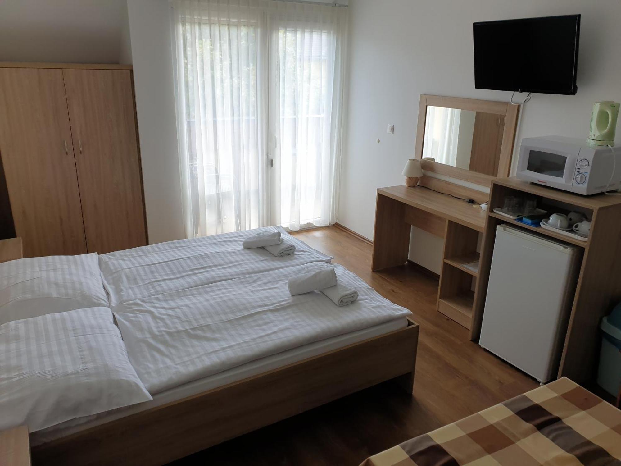 Ádám Apartmanház Siofok Phòng bức ảnh