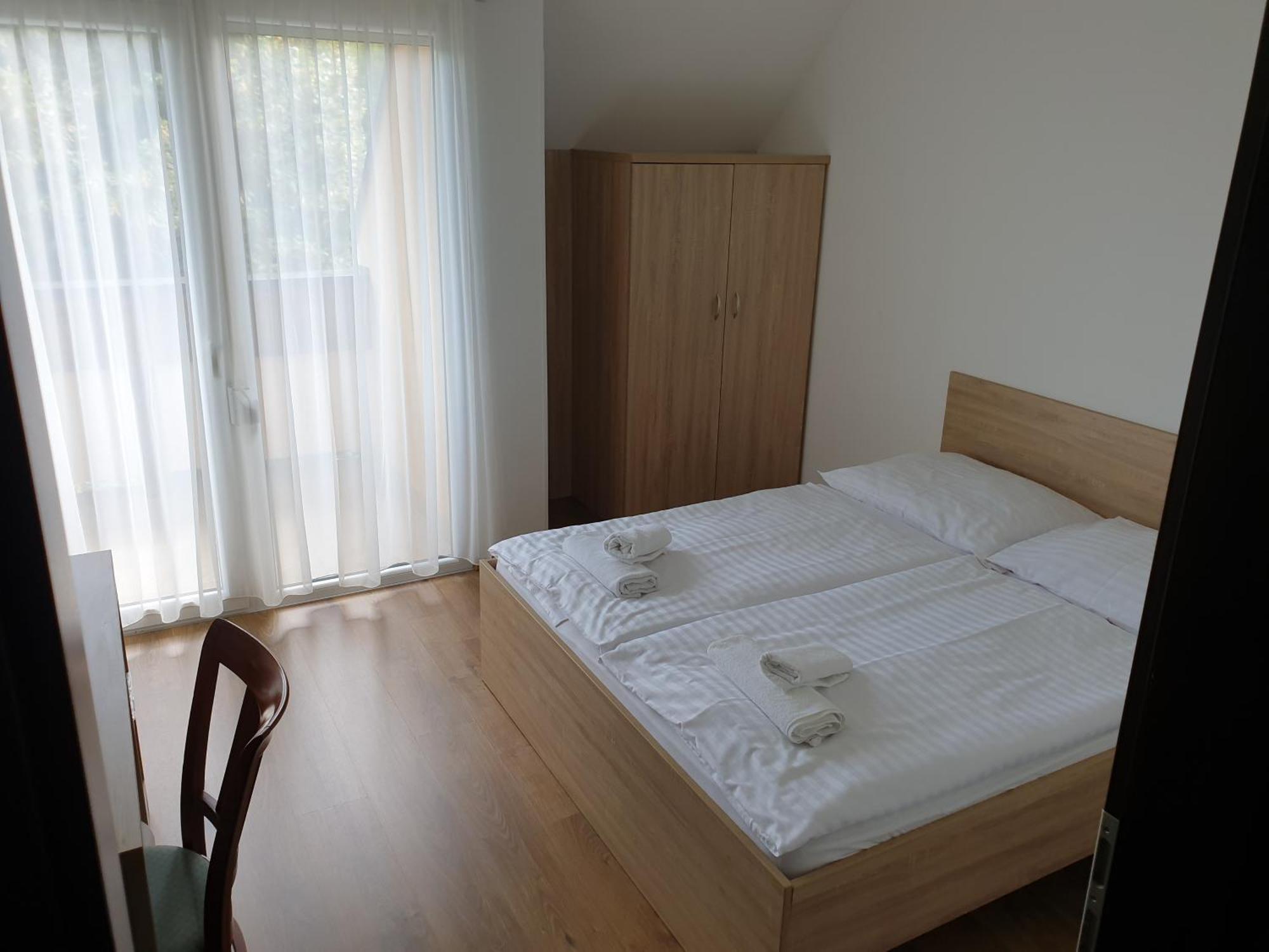 Ádám Apartmanház Siofok Phòng bức ảnh