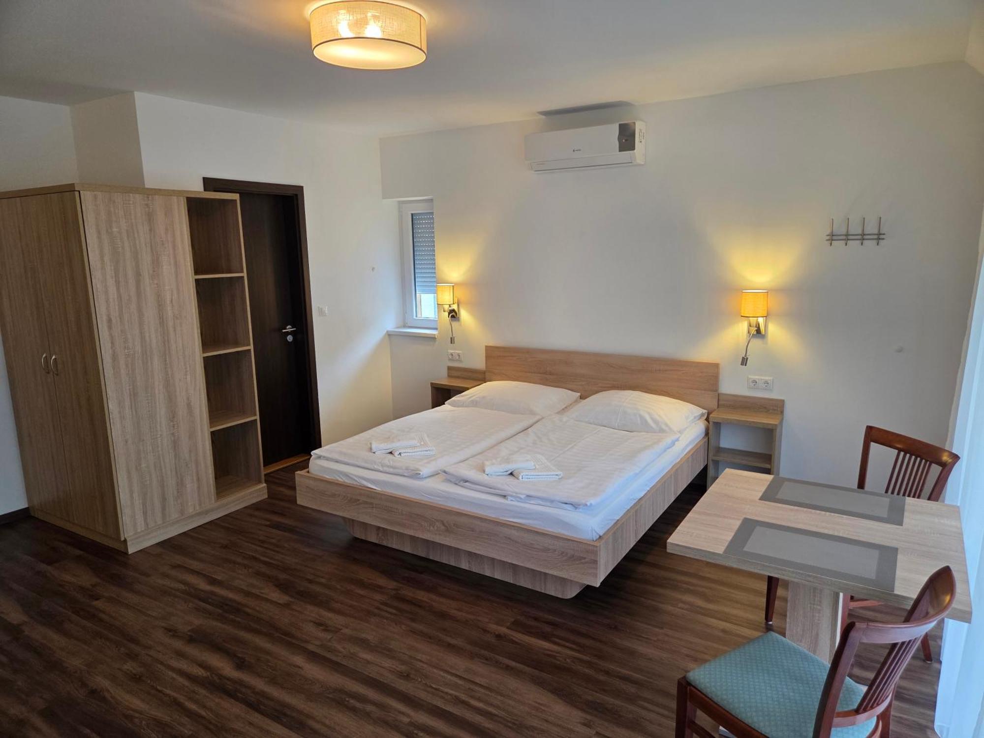 Ádám Apartmanház Siofok Ngoại thất bức ảnh