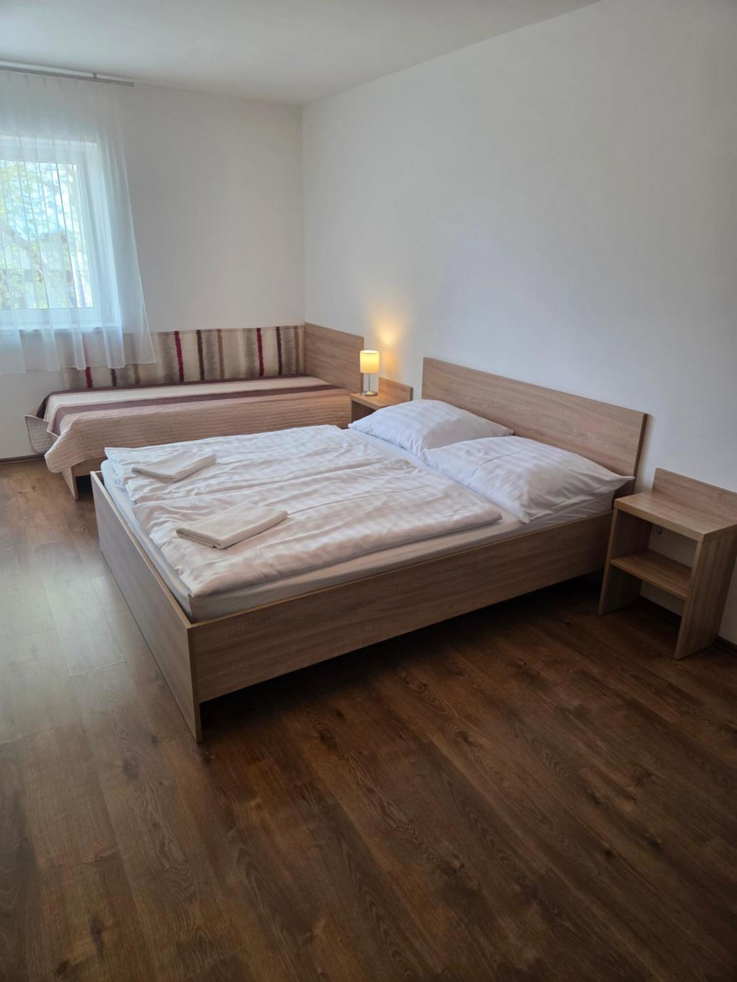 Ádám Apartmanház Siofok Ngoại thất bức ảnh