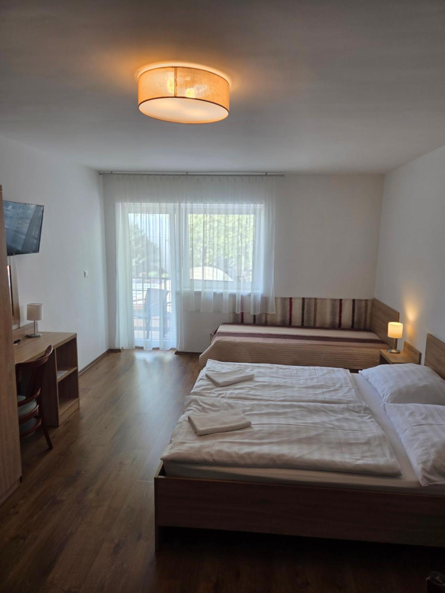 Ádám Apartmanház Siofok Ngoại thất bức ảnh