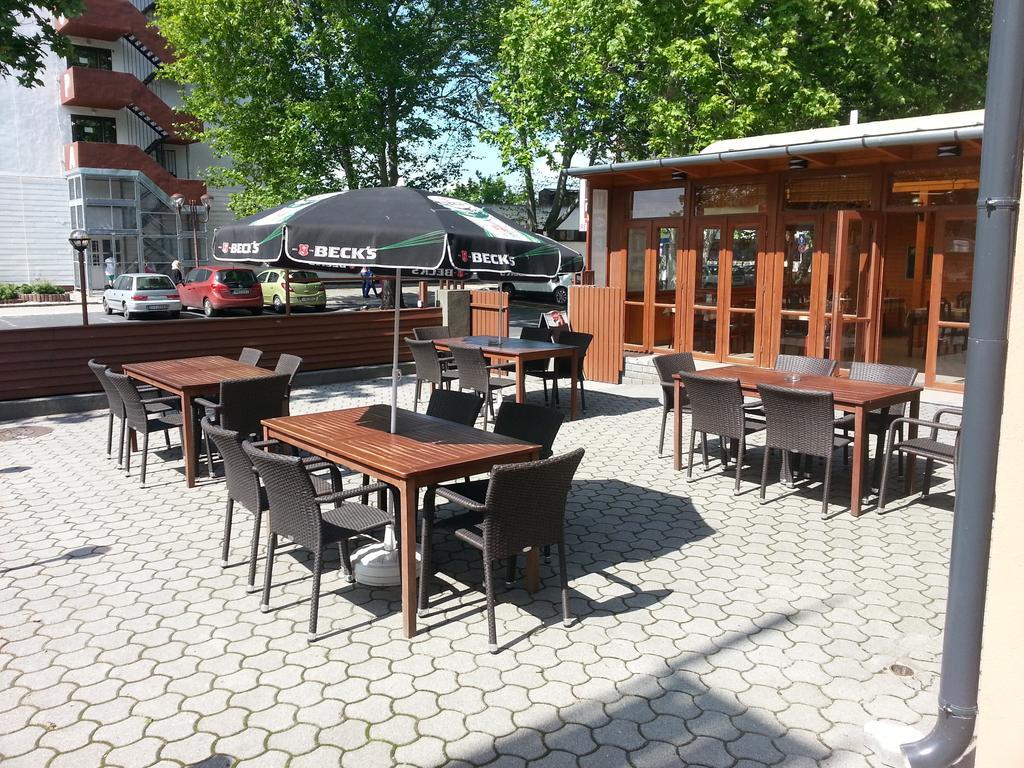 Ádám Apartmanház Siofok Ngoại thất bức ảnh